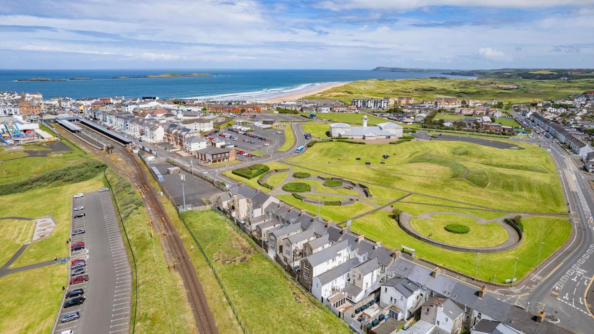 5 Dunluce Park - Portrush By The Sea 아파트 외부 사진